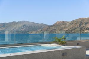 LUXURY VILLA EOS Beachfront 20 metres from the sea