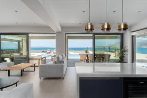 LUXURY VILLA EOS Beachfront 20 metres from the sea