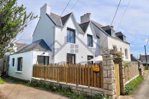 Maisons de vacances LocaLise - M1 - Bain de mer - Maison entierement renove avec jardin clos - Wifi inclus - Draps inclus - Animaux bienvenus : Maison 3 Chambres