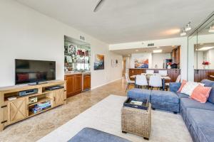 Oceanfront Destin Condo with Pool and Beach Access