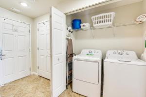 Oceanfront Destin Condo with Pool and Beach Access