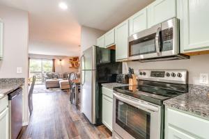 Mtn-View Gem with Hot Tub Access Branson Condo