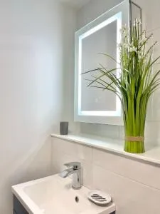 2 Bedroom Apartments Stopoverz - Long Ashton