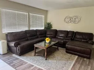 Peaceful 2bed,1bath condo with free parking all yours to enjoy - Kerman