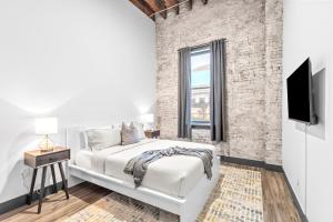 Large Riverfront Loft - Walk to Arch & Americas Center