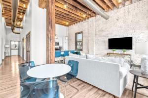 Large Riverfront Loft - Walk to Arch & Americas Center