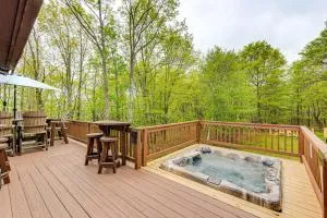 Albrightsville Log Cabin with Hot Tub and Fire Pit! - Effort