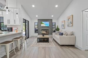 Large Outdoor Living Space, Pool Table and Heated Pool - Oasis of Port Charlotte - Roelens