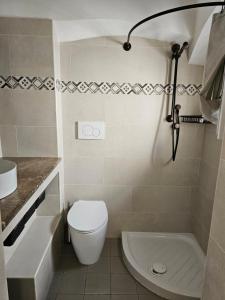 Casa Josephina - Three Level Stone Home With Balcony, 2 Roof Terraces & Sea Views