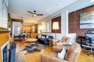 Stylish Dtwn Knoxville Condo with Rooftop Deck!