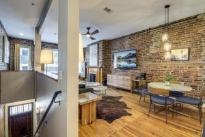 Stylish Dtwn Knoxville Condo with Rooftop Deck!