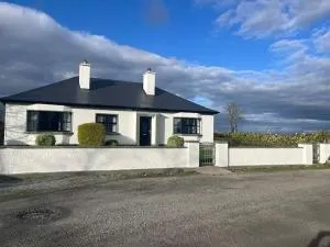 House in the Burren Clare - 恩尼斯
