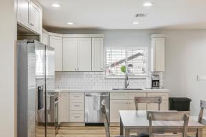 Pet-Friendly Hughson Getaway, 9 Mi to Modesto!