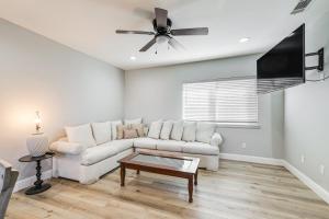 Pet-Friendly Hughson Getaway, 9 Mi to Modesto!