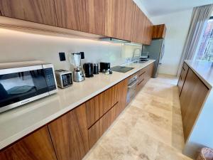 Casa LAAK, luxury villa, 5 br, 7 bt, heated pool