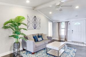 Private Dock and Deck Eagle Mountain Lake Retreat!