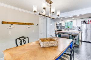 Private Dock and Deck Eagle Mountain Lake Retreat!