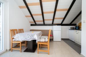 Apartments with parking space Donji Karin, Novigrad - 22350