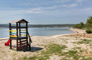 Family friendly apartments with a swimming pool Krusevo, Novigrad - 23039