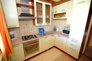 Family friendly apartments with a swimming pool Krusevo, Novigrad - 23039