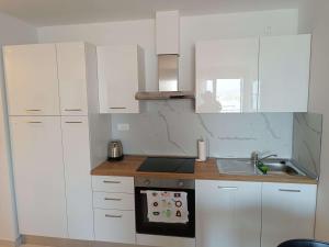 Apartments with parking space Mastrinka, Ciovo - 23177