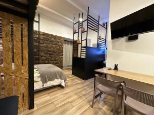 Blacky Hostel and Apartments