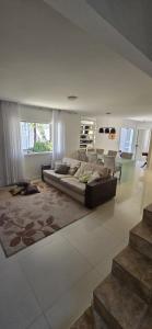 Casa Beija Flor - 03 quartos com suíte, piscina e área de churrasco, luxo totalmente privativa