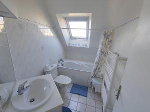 Maison calme avec jardin, à 500m de la plage, proche commerces, bien équipée pour 4 personnes - FR-1-639-19