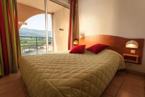 One-Bedroom Apartment (6 Adults) - Mountain Side room in Residence Mer & Golf Port Argeles