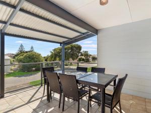 Giggles Beach House in Silver Sands