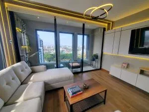 Apartamento Frente a Parque en Urb. California - Huamán