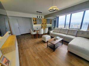 Apartamento Frente a Parque en Urb. California