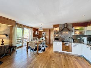 Appartements Appartement 4 pieces avec piscine couverte a Combloux - FR-1-560-127 : photos des chambres