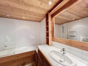 Appartement 4 pièces avec piscine couverte à Combloux - FR-1-560-127