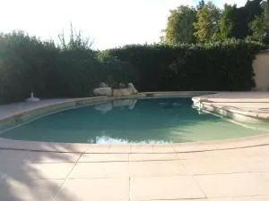 马斯丽图瓦旅馆 - 罗格诺拉斯