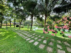 Lake view Villa in Nam Long - Villa bờ hồ khu biệt thự Nam Long