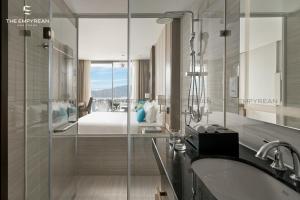 Deluxe giường King Hướng phố (Deluxe King City View)