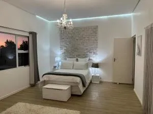 Breathtaking Midlands stay at THE PROTEA CHALET 5kms from N3 - 希尔顿