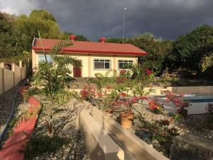 The poolhouse at McKirdys mango farm