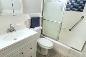 Entire home with pool & beach 5 min away!