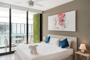 Premium PH w Private Pool near 5th Ave.