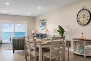 3BDR Lake View Penthouse Condo on West Bay 401W