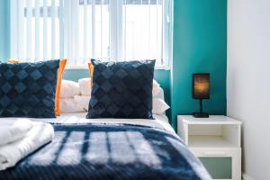 "Eastville Court Rhyl" by Greenstay Serviced Accommodation - A Cosy 2 Bedroom Bungalow with Parking, Dog Friendly, Close To Beaches, Shops & Restaurants - Ideal for Families, Friends, Couples & Business Travellers