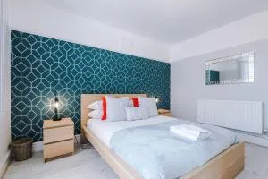 "Eastville Court Rhyl" by Greenstay Serviced Accommodation - A Cosy 2 Bedroom Bungalow with Parking, Dog Friendly, Close To Beaches, Shops & Restaurants - Ideal for Families, Friends, Couples & Business Travellers - 拉尔