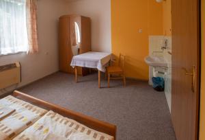 Double Room with Shared Bathroom room in Pension Palla