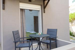 Seaside Escape - Steps to the Sand - DionysiaSea Apts 3