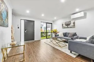 Big Family Holiday Home - Avondale