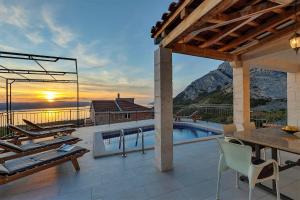 Villa Magico with pool and fantastic seaview 