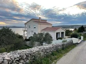 Villa Mebelle mit Meerblick - Jasenice