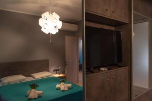 Majestic Acropolis View Elegant 2-Bedroom Penthouse in the Heart of Athens